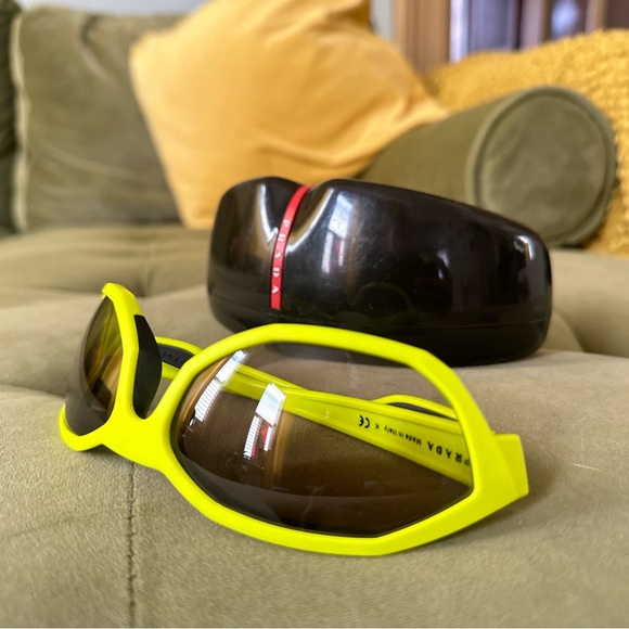 🛍️😎PRADA Sport Sunglasses 😎🛍️ - Picture 8 of 8